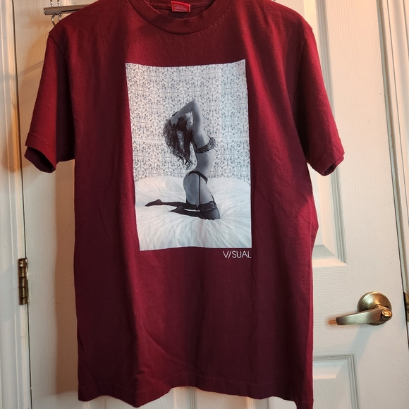 Visual by Van Styles Men's Medium Red Maroon Nicole Heartbreaker Model Tee Shirt - Picture 5 of 7